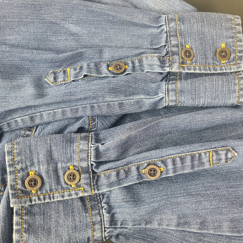 CAbi Denim Chambray Long-sleeved Button-Up # 970 Blue Med. - Picture 11 of 14